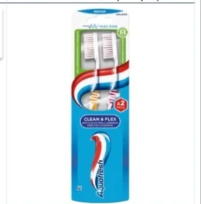 zubná kefka Aquafresh Clean & Flex Medium, balenie obsahuje 2 kusy.