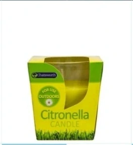 Ide o vonnú sviečku Chatsworth Citronella Candle, ktorá je určená na odpudzovanie komárov a iného lietajúceho hmyzu.